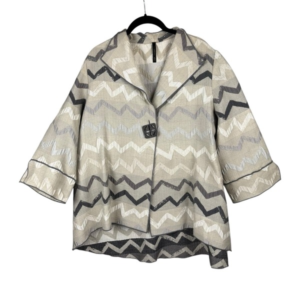 IC By Connie K Jackets & Blazers - IC By Connie K Jacket‎ XL Cream Silver Chevron Oversized Blazer Jacket Artsy